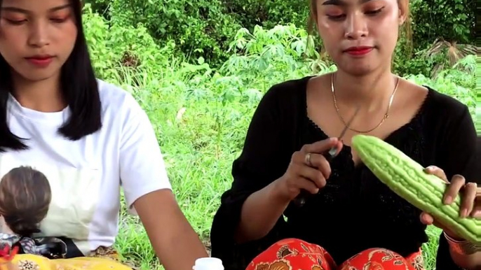 Cooking  bitter gourd with egg recipe