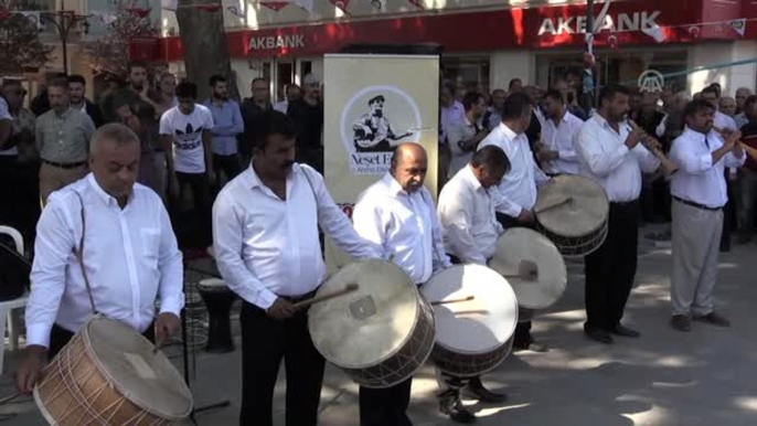 Abdal Topluluğu, Neşet Ertaş için sahne aldı