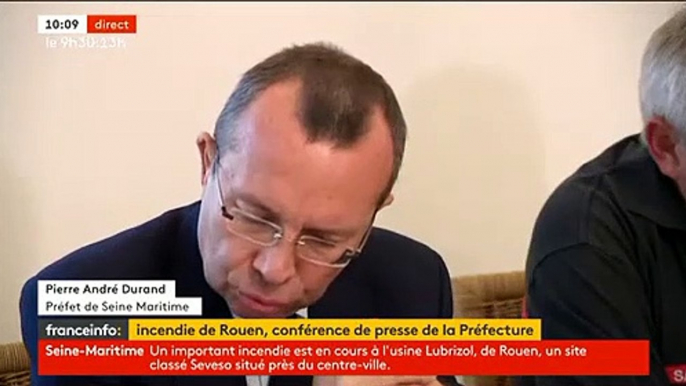 Incendie d'une usine à Rouen - Le préfet de Seine-Maritime : "Il y a un risque possible de pollution de la Seine par débordement des bassins de rétention"