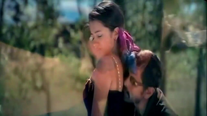 South Film actress Trisha Krishnan hot back scene and sensuous moves that is too romantic