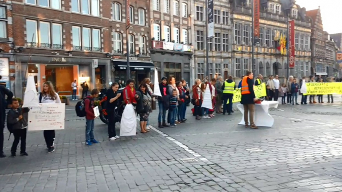 Les marcheurs se sont réunis sur la Grand-Place de Tournai