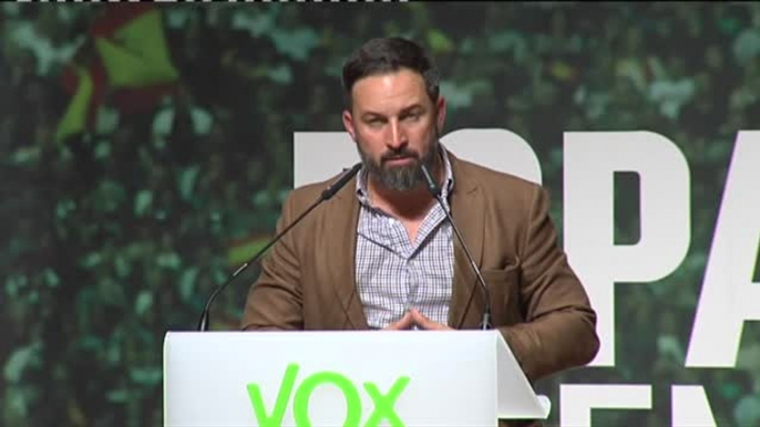 Abascal: "Sánchez es un cobarde con los vivos, sólo es un valiente con los muertos"