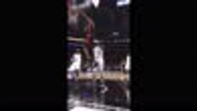 Jones Jr silences Staples Center with dunk