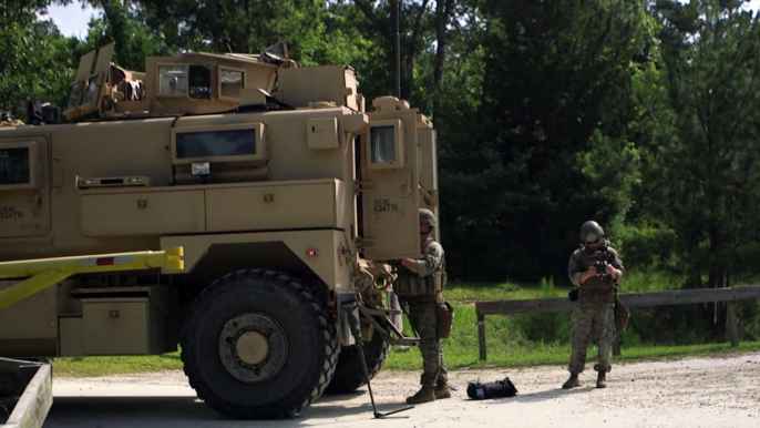 U.S. Marines - EOD ( Explosive Ordnance Disposal ) Clears the Way!