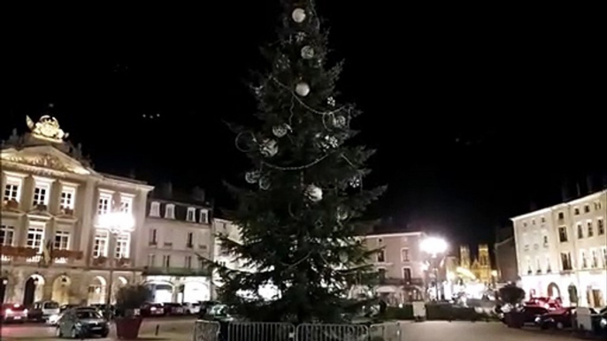 Pont-à-Mousson : et le sapin brille de mille feux