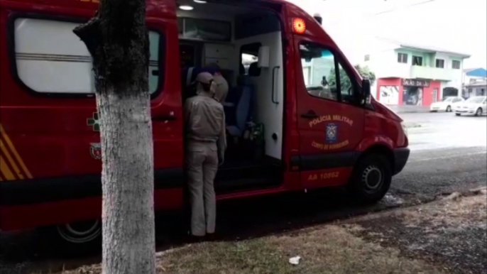 Homem sofre queda de dois metros e meio de altura, no Coqueiral