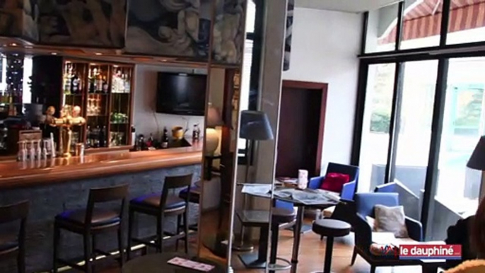 INSOLITE L’hôtel Mercure d’Aix-les-Bains offre tout son mobilier