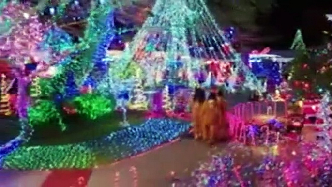 The Great Christmas Light Fight - S07E01