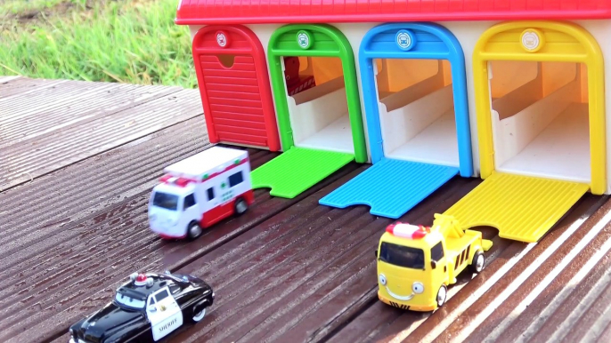 Tayo the Little Bus Gani falling in water- Cars Toys Rescue Team