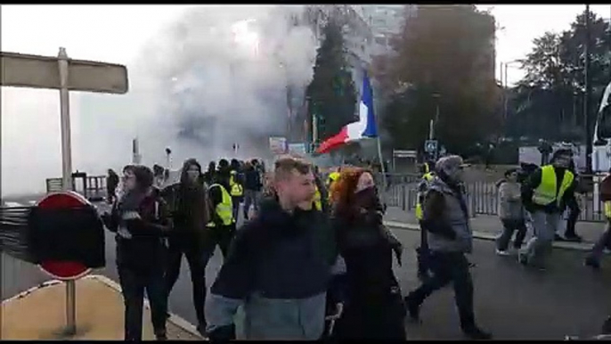 Grève du 5 décembre : tensions entre des gilets jaunes et les gendarmes mobiles à Besançon