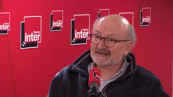 Éric Fottorino, journaliste : "Nos journaux sont des journaux d'offres. Le numérique, c'est de la demande. (...) Les quotidiens ont perdu le combat du temps réel. Ce temps réel est dans nos poches, il est algorithmé"