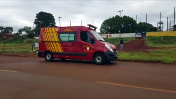 Homem sofre amputação parcial em dedos da mão enquanto fazia manutenção em máquina de cortar grama