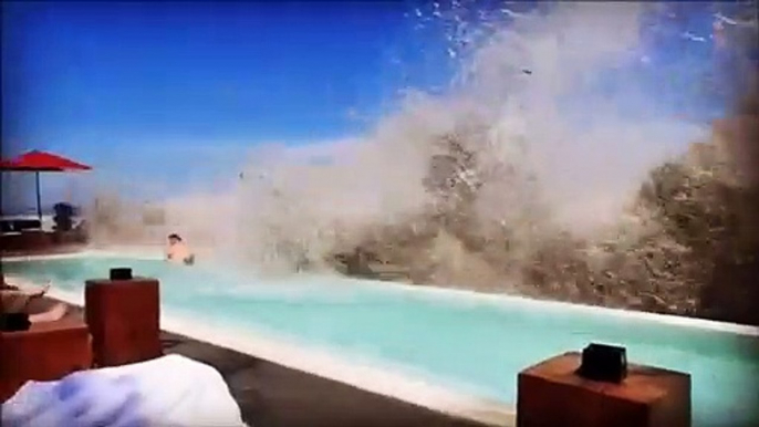 Les vacances à Bali ce n'est pas toujours de tout repos... Grosse vague sur la piscine