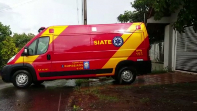 Mulher sofre queda em escada é socorrida pelo Siate no Bairro Claudete