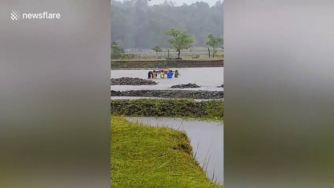 Kindhearted neighbours carry sick man on stretcher across river to Philippines hospital