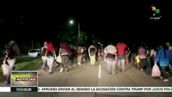 Reprimen caravana de migrantes hondureños en frontera con Guatemala