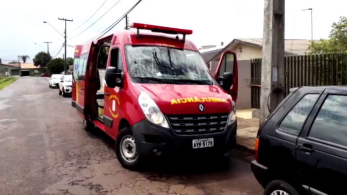 Mulher sofre fratura na perna após cair em imóvel, no Bairro Guarujá