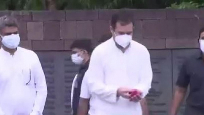 Rahul Gandhi pays floral tributes to former PM Rajiv Gandhi