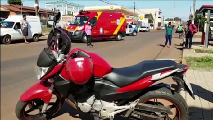 Colisão entre carro e moto deixa jovem de 20 anos ferida na Avenida Papagaios, no Floresta