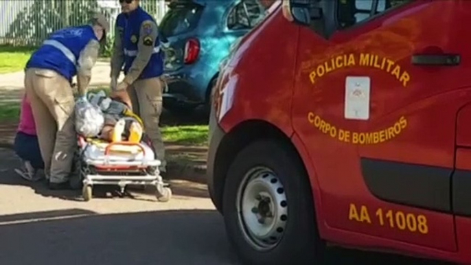 Idosa quebra o braço após sofrer queda no Bairro XIV de Novembro