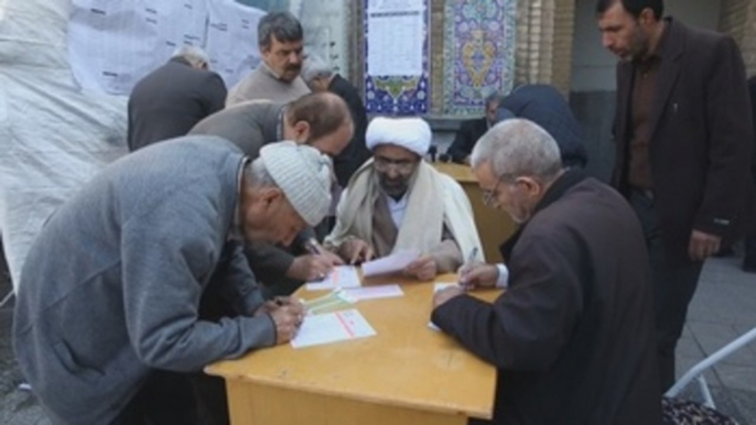 Los resultados preliminares dan un claro triunfo a los conservadores en Irán