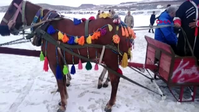 Bakan ersoy, çıldır gölü'nde atlı kızağa bindi, eskimo usulü balık avladı