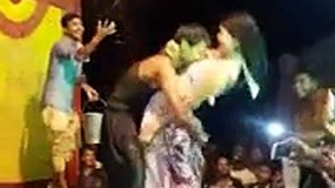 Boy kiss Girl During Dance performance | romantic dance