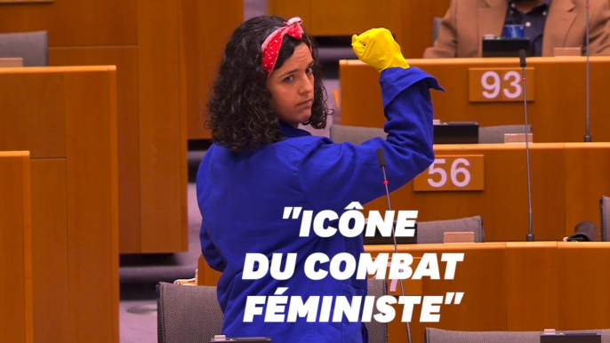 Manon Aubry habillée en Rosie la Riveteuse au Parlement européen