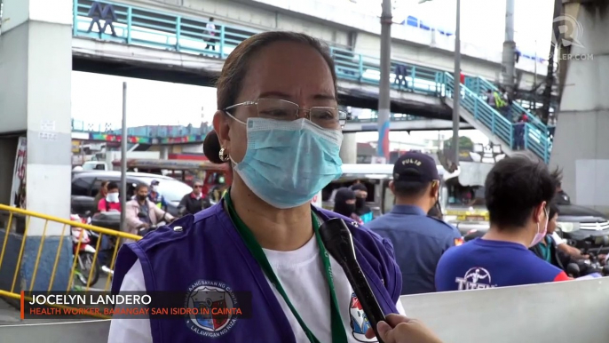 Pedestrians avoid temperature checks at Cainta-Marikina checkpoint