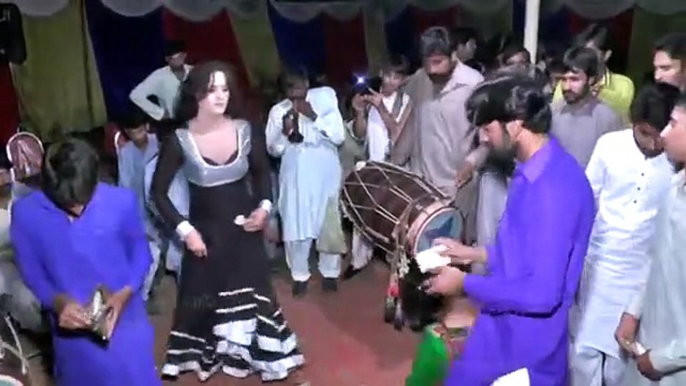 Pakistani Girl In Wedding Party 2020 | Punjabi Best Dhol Dance