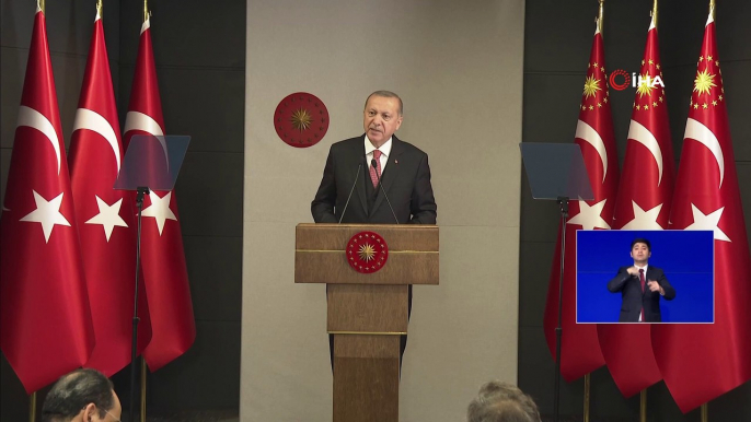 Cumhurbaşkanı Recep Tayyip Erdoğan: 'Türkiye olarak bir yandan salgınla ve salgının yol açtığı sıkıntılarla mücadele ederken diğer yandan ülkemizin ve milletimizin güvenliği ile ilgili konuları da yakından takip ediyoruz'