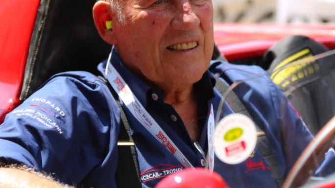 Breaking News - F1 legend Stirling Moss dies aged 90