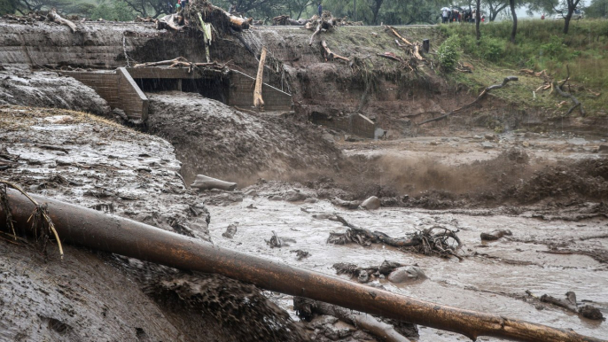 Heavy rains cause flash floods in western Kenya