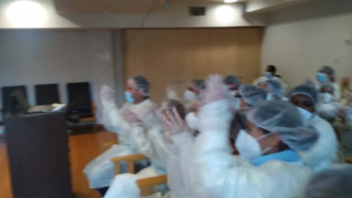 Craviotto anima por videoconferencia a los pacientes y trabajadores de una residencia de Torrelodones (Madrid)