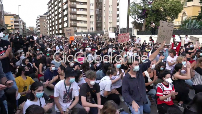 Cientos protestan frente al Consulado de Estados Unidos en Barcelona por George Floyd