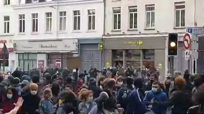 Les images des violences hier soir à Lille après la manifestation interdite contre "les violences policières" qui a réuni des milliers de personnes