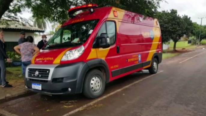 Idosa é socorrida pelo Siate ao cair em residência no Bairro Coqueiral