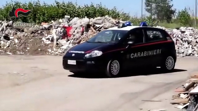 Afragola (NA) - Scoperto a smaltire rifiuti in strada imprenditore denunciato dai Carabinieri  (08.05.20)