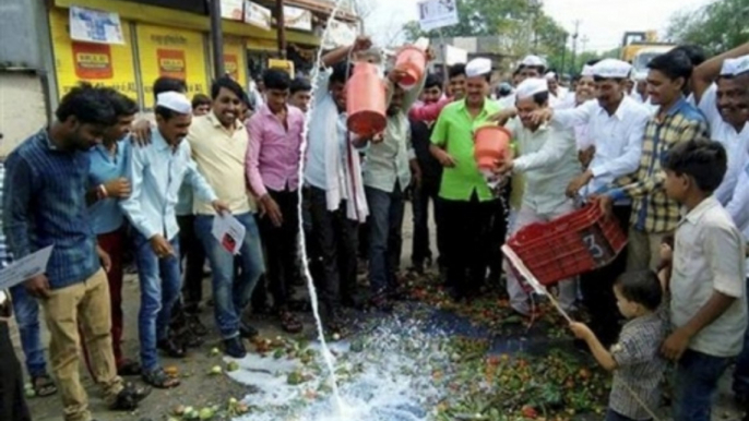 Farmers continue nationwide protest on second day of Kisan Avkash; vegetable prices record high