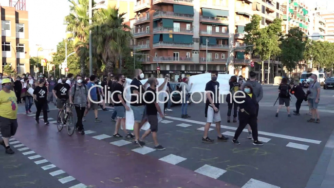 Barcelona: vecinos cortaron la avenida Meridiana en apoyo a los trabajadores de Nissan