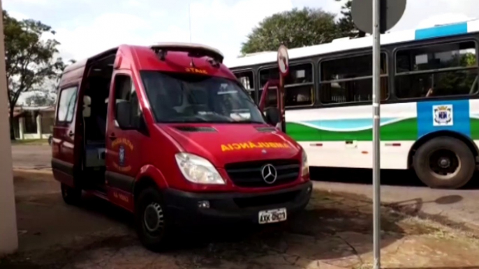 Motociclista colide contra ônibus do transporte coletivo, no Bairro Pacaembu