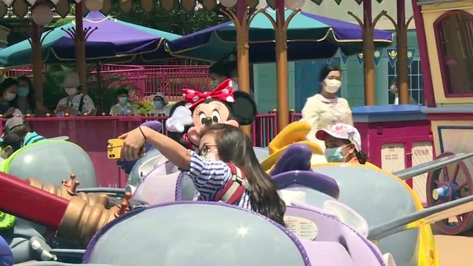 Selfies con distanciamiento social: Disneyland Hong Kong reabre a visitantes