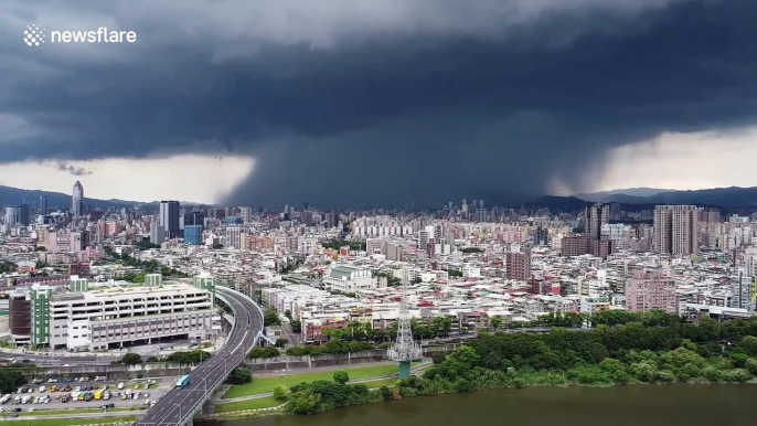 Terrifying grey cloud forms during thunderstorm over Taiwan