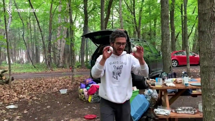 Canadian dad shows kids how to cook eggs with just a campfire