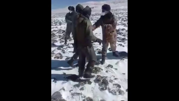 Chinese Army Officer Punched By Indian Army Jawan - Galwan Valley Fight 2020|| India china soldiers fighting videos