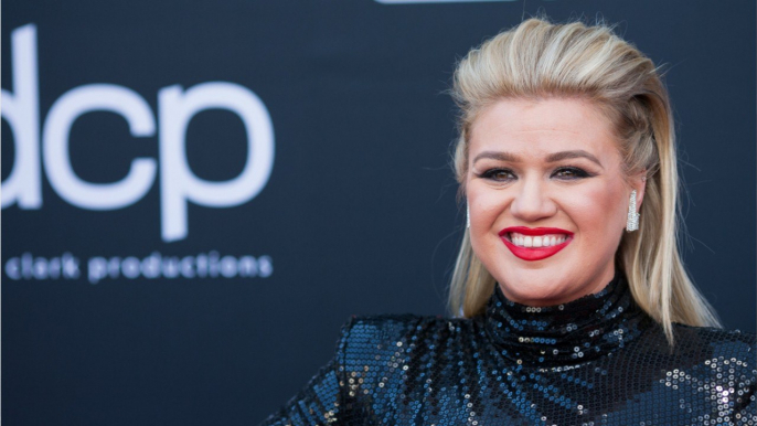 Kelly Clarkson To Step In For Simon Cowell On "America's Got Talent"