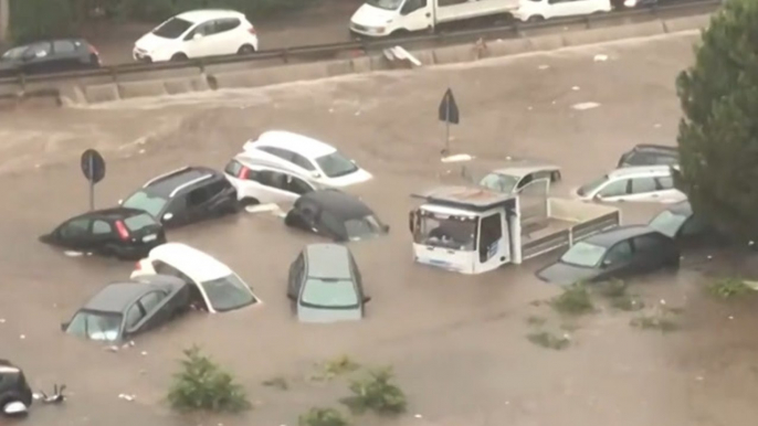 Flash floods hit Italian city of Palermo