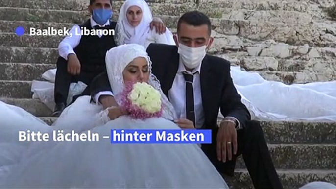 Liebe in Zeiten von Corona: Gruppen-Hochzeitsfoto im Libanon