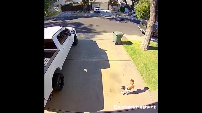 Cet enfant pense que sa voiture télécommandée peut faire face à un vrai 4X4... raté