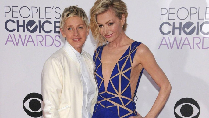 Ellen DeGeneres: après l'ouverture d'une enquête sur son talk show, son épouse Portia de Rossi la défend